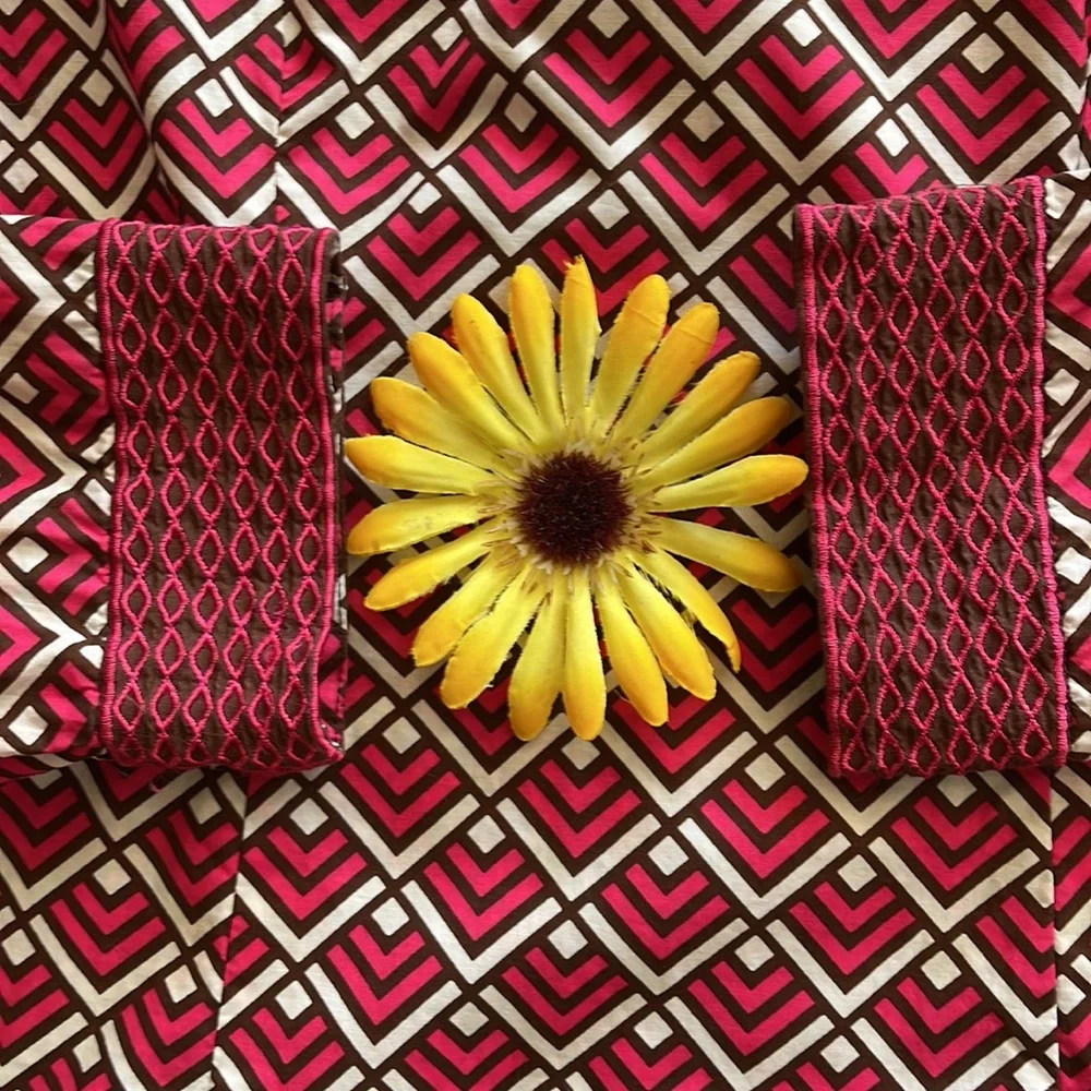 🌺 VINEYARD VINES; Adorable, 100% Cotton, Pink/Brown/Ecru Geometric Design Sz XS - Picture 9 of 10